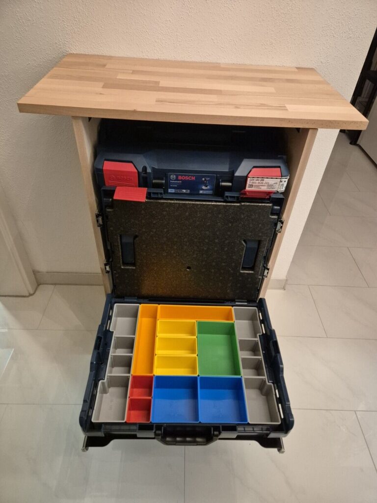 Teilweise ausgezogene Bosch L-Boxx auf HOOKZ Vollauszug