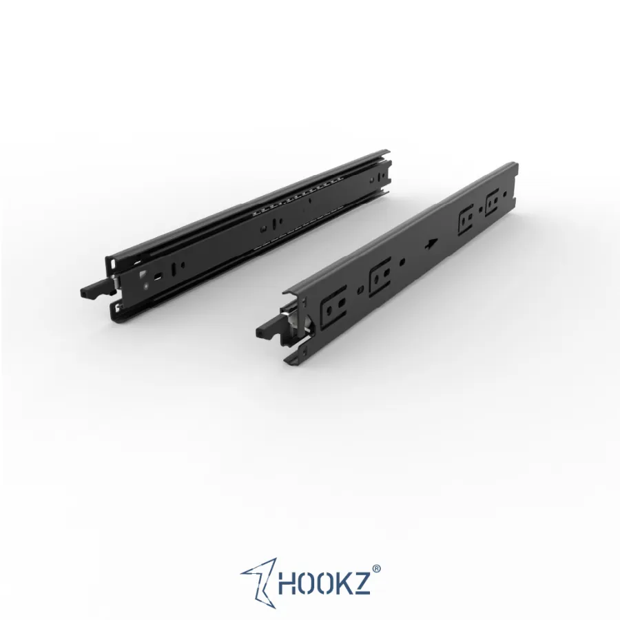 Auszugspaar in voller Länge mit sichtbarer Verriegelung